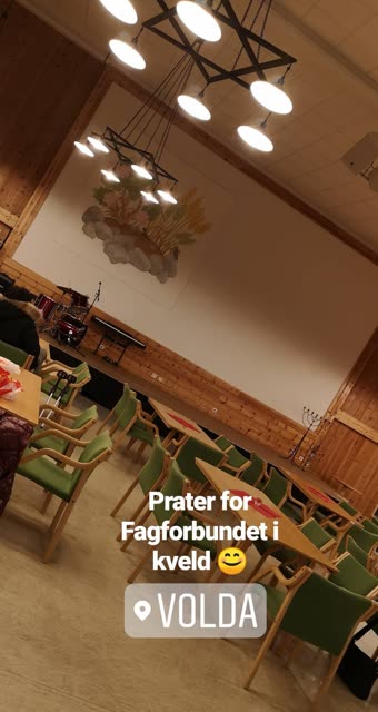 Et glimt fra foredragsdagen – scene og sal.